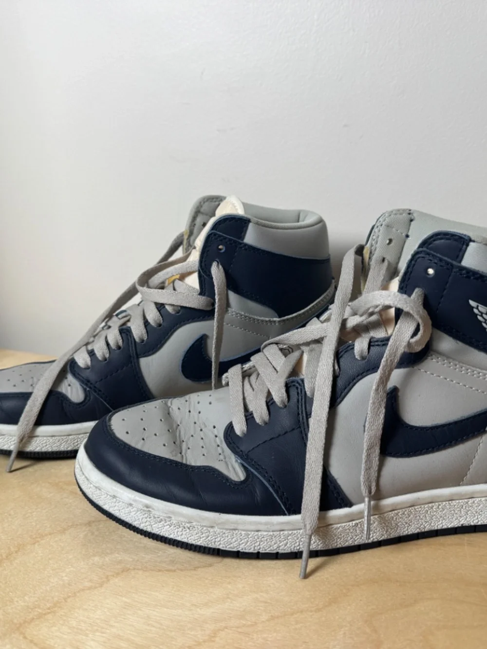 Air Jordan 1 Retro High '85 sneakers, Navy & Gray, Men's size 9.